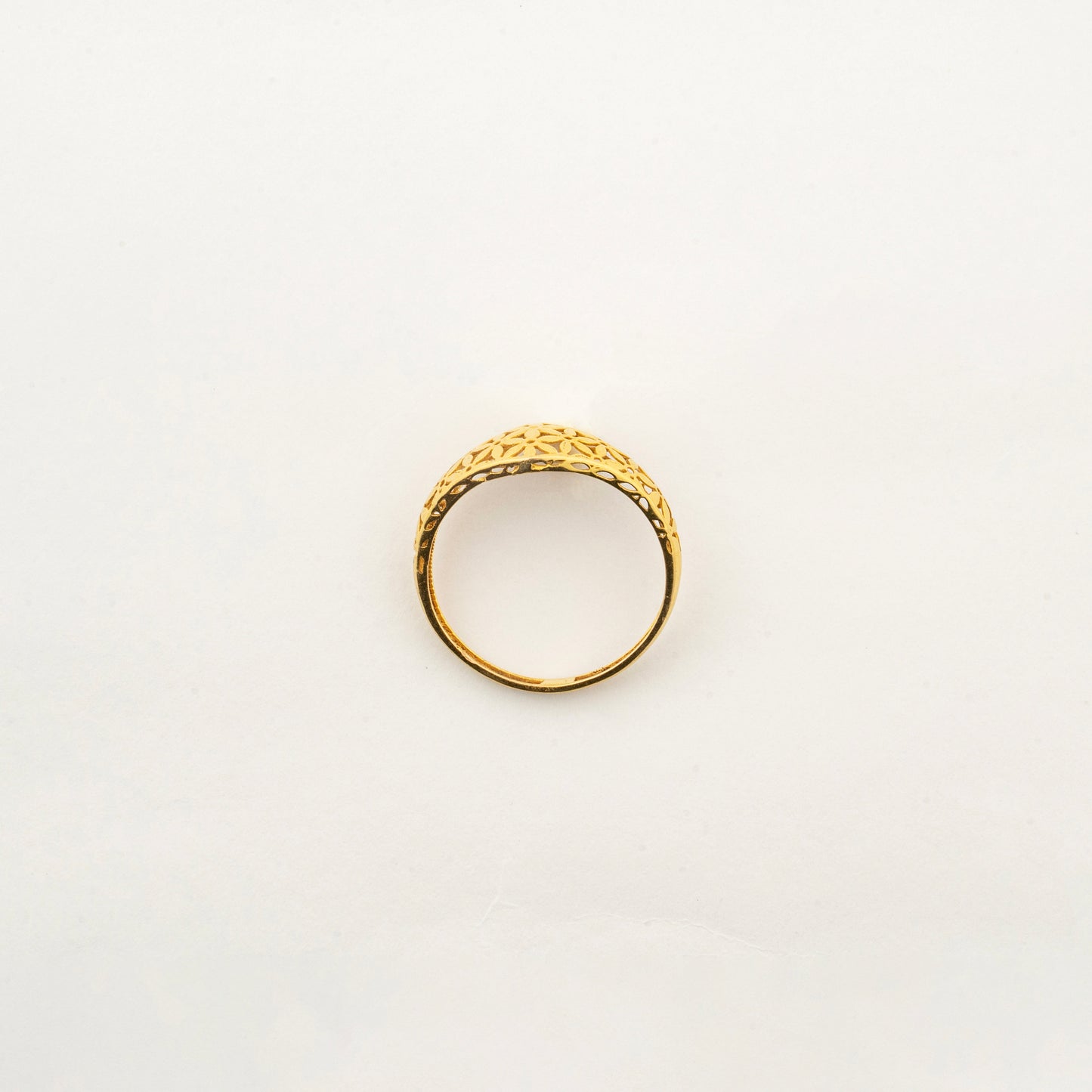Front view of the handcrafted Sculptyx Florentis Lumea 18K gold ring showcasing its refined geometric silhouette.