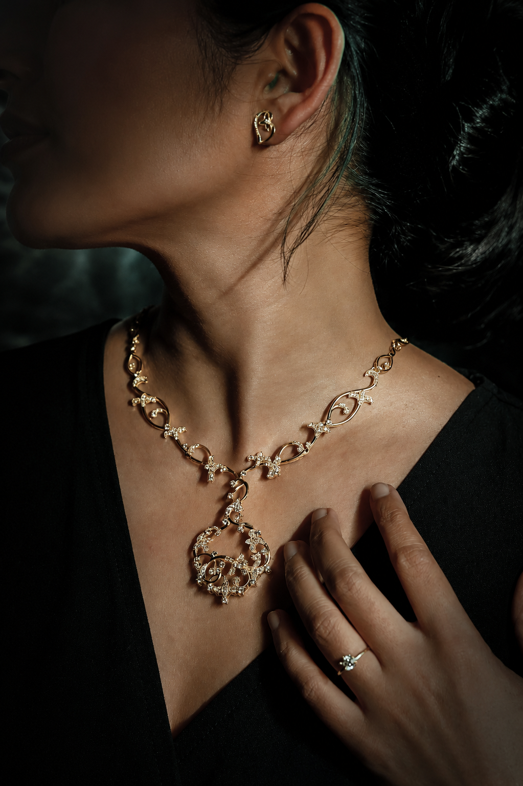 Model wearing a handcrafted luxury gold necklace by Sculptyx showcasing elegant contemporary jewellery craftsmanship.