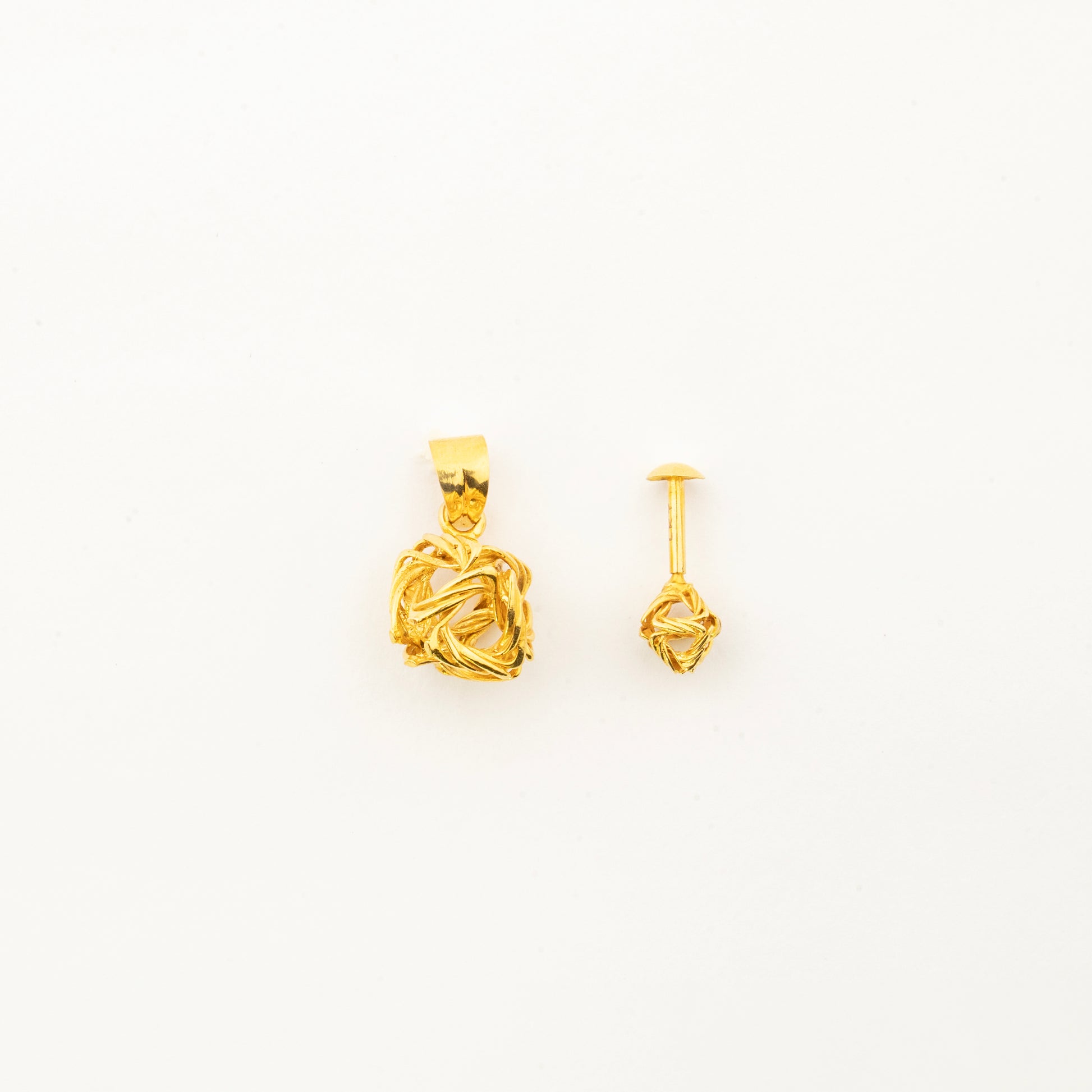 Sculptyx Aurora Tangle handcrafted 18K gold jewelry set featuring a matching pendant and nose ring with an intricate openwork lattice design.