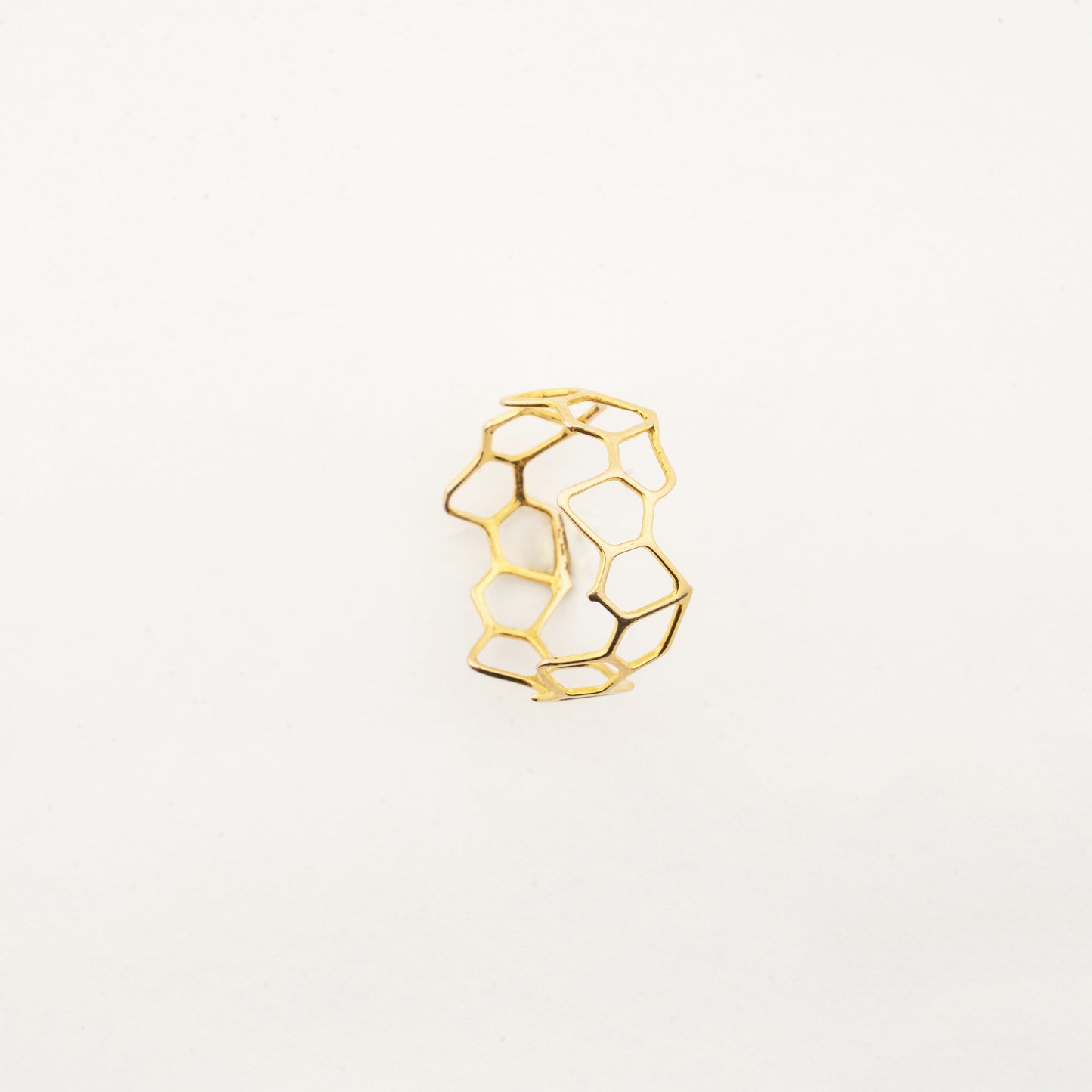 Angled view of the Sculptyx Hivemind handcrafted 18K gold geometric ring.