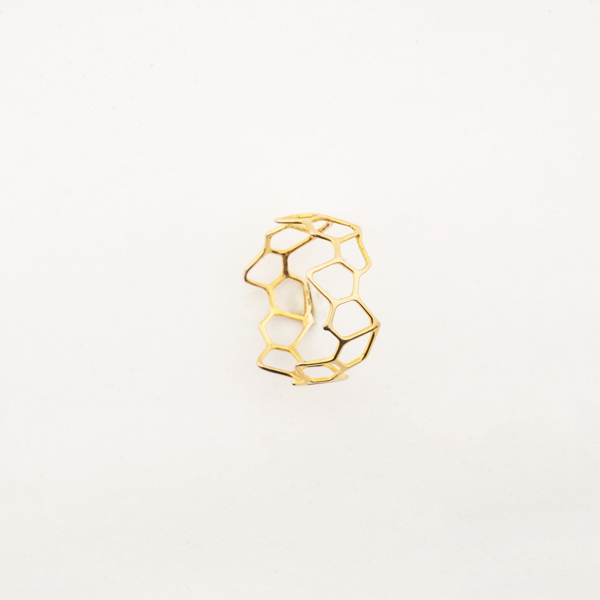 Angled view of the Sculptyx Hivemind handcrafted 18K gold geometric ring.