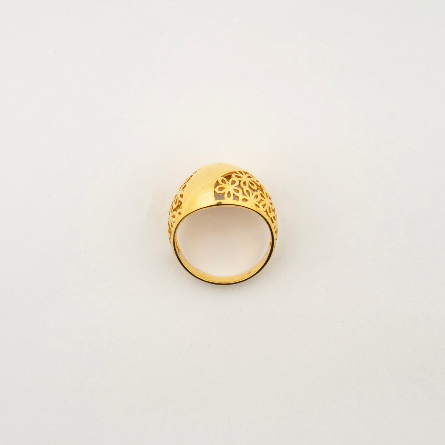 Front view of the Sculptyx Noctis Bloom 18K gold floral statement ring.